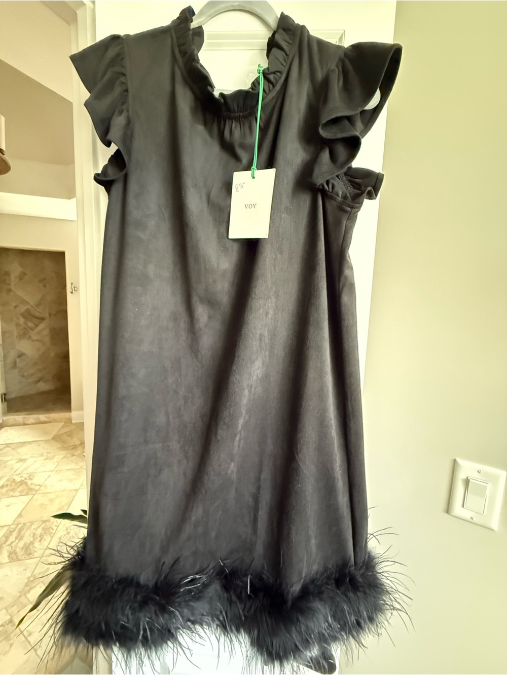 Voy Black Feather-Hem Ruffle Sleeve Dress